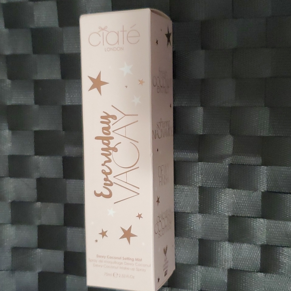 Ciate Everyday Vacay Dewy Coconut Setting Mist NEW in box! Makeup